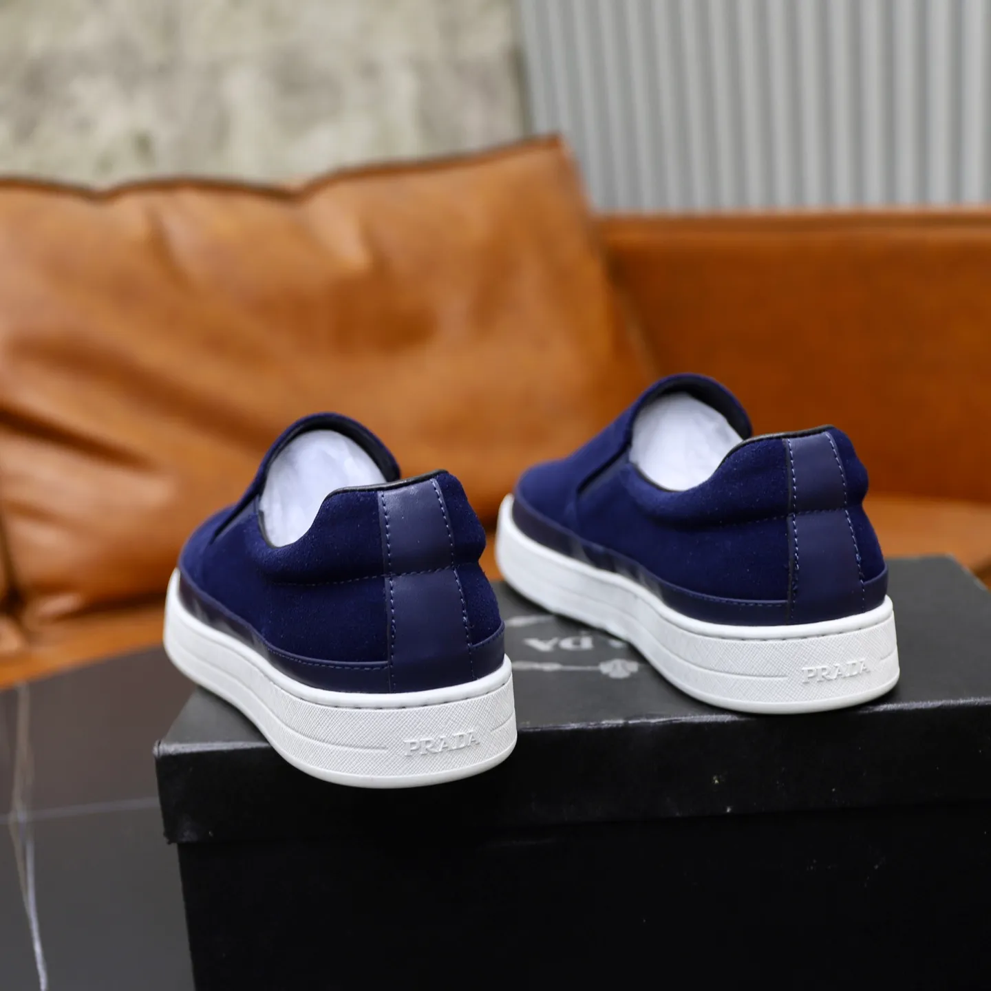 Ex-factory price: 420💰🙅‍♂️🙅‍♂️🙅‍♂️ Brand: PRADA Standard code: 38-44 (45 customized) Grade: Same as the official website Material: Original leather splicing, comfortable and breathable lining, original wear-resistant outsole Style category: Men's fashionable casual shoes, running shoes, noble luxury brand elements, top luxury Color: actual picture color